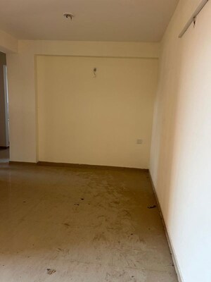 Room in 3 BHK Apartment at Excella Kutumb, Sultanpur Road – for Sale