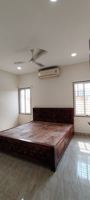 Room in 4 BHK Villa at Mowa – for Rent
