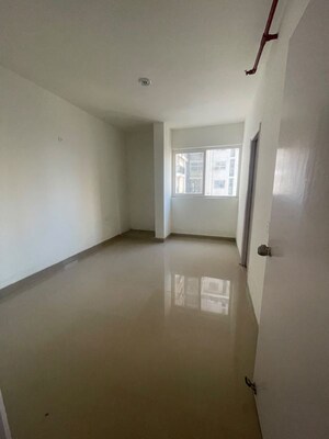 Room in 3 BHK Apartment at Ratan Pearls, Sector 16 Greater Noida – for Sale