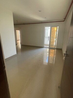 Room in 3 BHK Apartment at Ratan Pearls, Sector 16 Greater Noida – for Sale