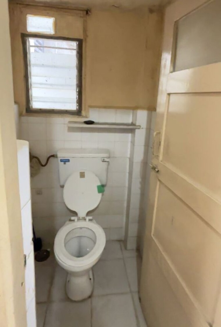 Bathroom, swapna-sangeet-chs 1 Bedroom 530 Sq.Ft. Apartment In Mulund West Mumbai 10765509