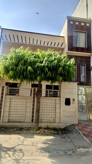 4 BHK Independent House For Sale in Sector 9