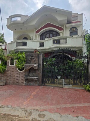 5 BHK Independent House For Sale in Sector 9