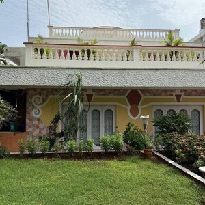 5 BHK Villa – Exterior View View at Lokhandwala Complex - for Sale