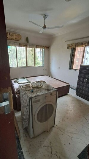 Room in 2 BHK Apartment at Bandra West – for Rent