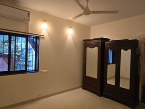 Room in 2 BHK Apartment at Bandra West – for Rent