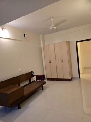 Room in 2 BHK Apartment at Bandra West – for Rent