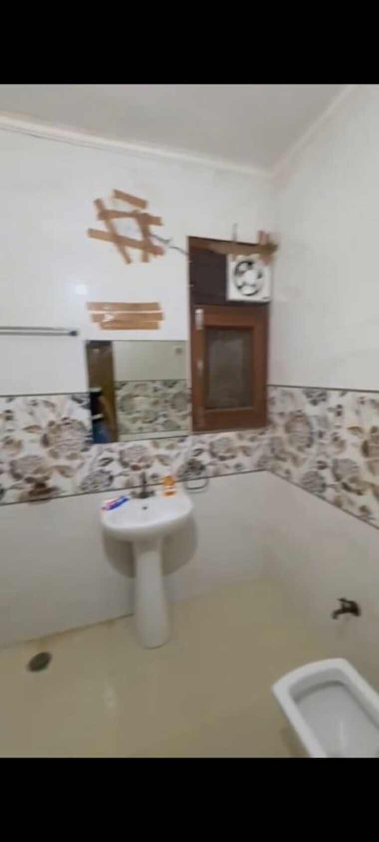 Living Room, sector 100 2.5 Bedroom 2000 Sq.Ft. Builder Floor In Sector 100 Noida 10767931