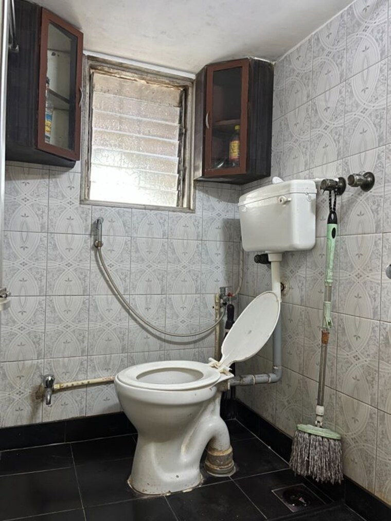 Bathroom, chunabhatti 1 Bedroom 300 Sq.Ft. Apartment In Chunabhatti Mumbai 10767940
