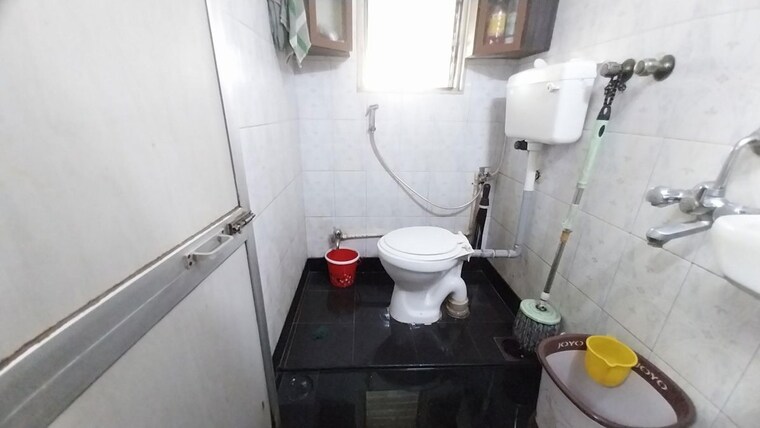 Attached Bathroom, chunabhatti 1 Bedroom 300 Sq.Ft. Apartment In Chunabhatti Mumbai 10767940
