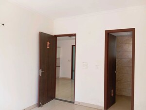 Room in 3 BHK Apartment at Ghazipur – for Sale