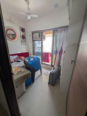 Room in 2 BHK Apartment at Kandivali West – for Rent