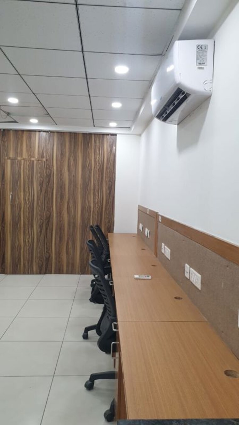Team Area, chandigarh-citi-center Commercial Office Space 500 Sq.Ft. In Vip Road Zirakpur 10767971