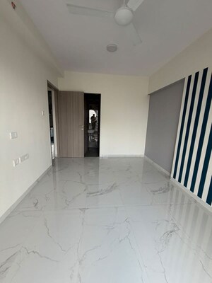 Room in 4 BHK Apartment at Lodha Woods, Kandivali East – for Rent