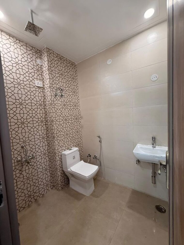 Bathroom, dwarka mor 2 Bedroom 550 Sq.Ft. Builder Floor In Dwarka Mor Delhi 10765512