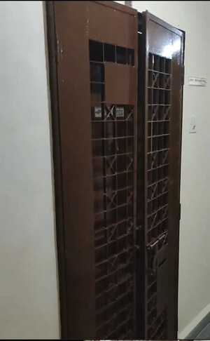 Bathroom in 1 RK Apartment at Shree Sai Complex, Prabhadevi – for Rent