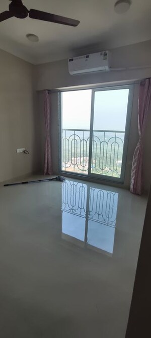 Room in 1 BHK Apartment at Raunak Unnathi Woods Phase 7 A And B, Ghodbunder Road – for Rent