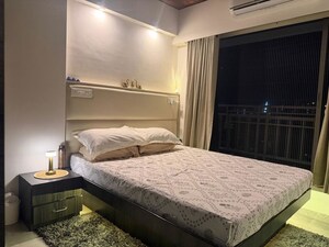 Bedroom in 2 BHK Apartment at Model Town, Andheri West – for Rent