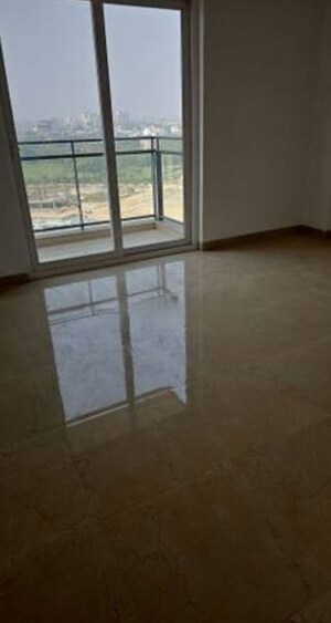 Room in 3 BHK Apartment at SAS Shalimar Grand, Butler Colony – for Rent
