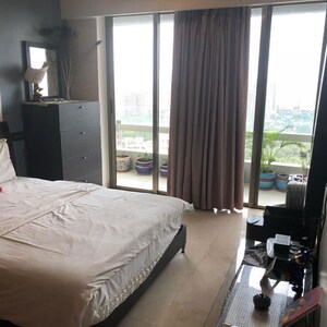 Bedroom in 4 BHK Apartment at Oberoi Realty Sky Heights, Andheri West – for Rent