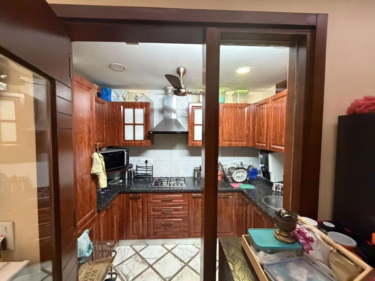 Kitchen, sarvapriya vihar 3 Bedroom 160 Sq.Yd. Builder Floor In Sarvapriya Vihar Delhi 10768335
