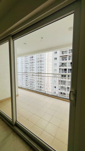 Room in 3 BHK Apartment at Prestige Beverly Hills, Kokapet – for Sale