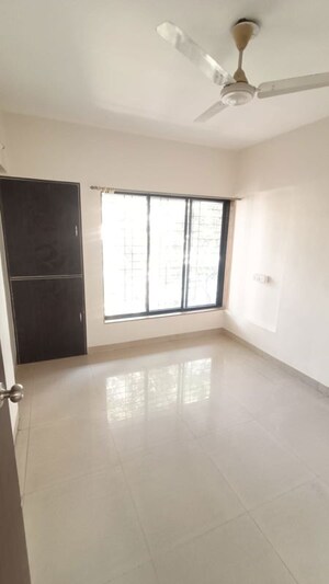 Room in 3 BHK Apartment at Mokate Heritage, Kothrud – for Rent