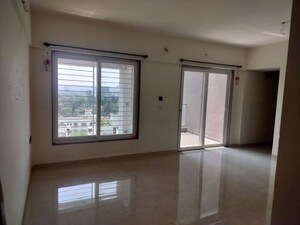 Room in 2 BHK Apartment at Ranjeet Heights CHS, Kothrud – for Rent