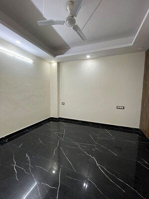 Room in 2 BHK Builder Floor at Neb Sarai – for Rent