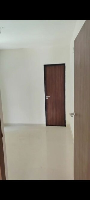 Room in 2 BHK Apartment at Tata Mills CHS, Parel – for Rent