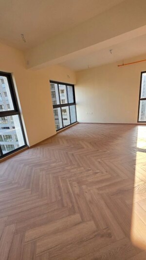 Room in 5 BHK Apartment at Raymond The Invictus By GS, Pokhran Road No One – for Sale