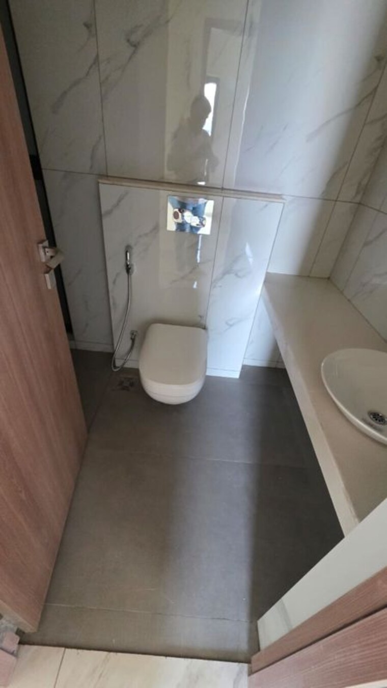 Bathroom, raymond-the-invictus-by-gs 5 Bedroom 2000 Sq.Ft. Apartment In Pokhran Road No One Thane 10768450