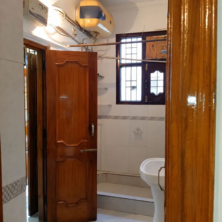 Bathroom, sector 38 3 Bedroom 1500 Sq.Ft. Builder Floor In Sector 38 Chandigarh 10768464