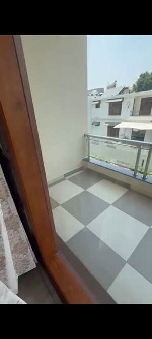 Balcony in 2 BHK Builder Floor at Sector 28 – for Rent