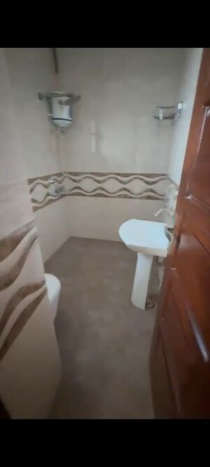 Bathroom in 2 BHK Builder Floor at Sector 28 – for Rent