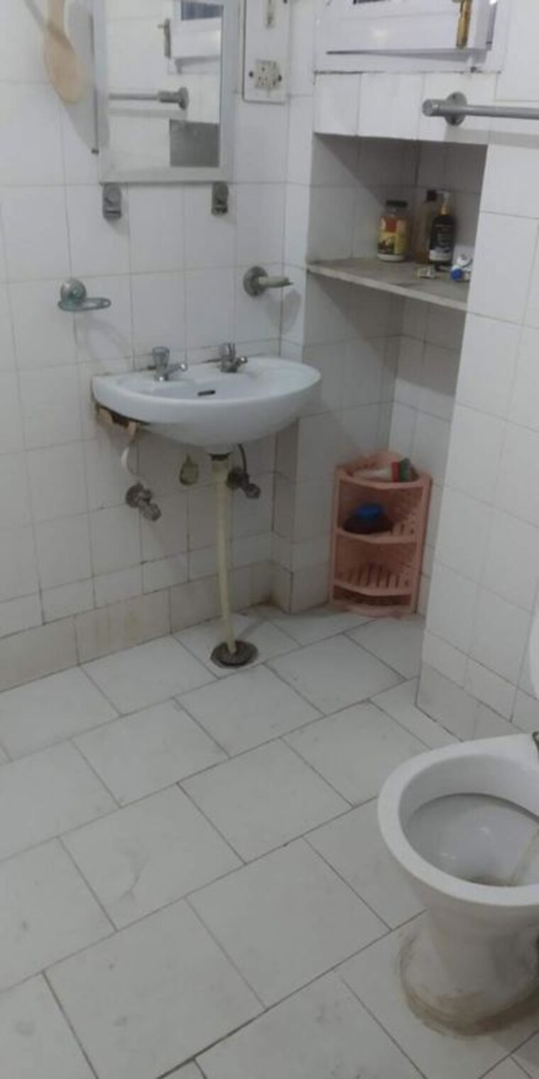Bathroom, sector 51 2 Bedroom 1000 Sq.Ft. Builder Floor In Sector 51 Chandigarh 10768471