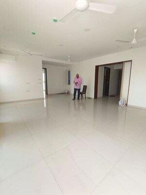 Room in 5 BHK Apartment at Chandak 34 Park Estate, Goregaon West – for Rent