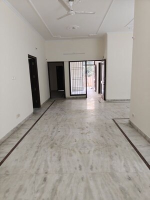 3 BHK Builder Floor For Rent in Sector 21