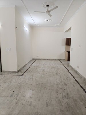 Room in 3 BHK Builder Floor at Sector 21 – for Rent