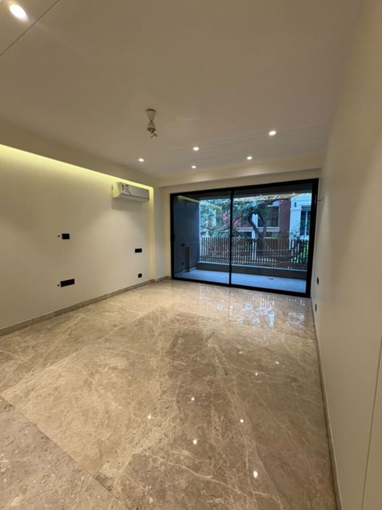 Room, sky-dream 3 Bedroom 70 Sq.Yd. Villa In Sadullapur Greater Noida 10768478