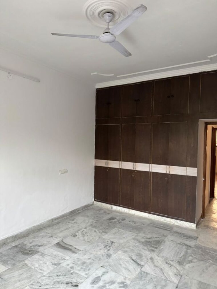 Room, sector 44 2 Bedroom 1000 Sq.Ft. Builder Floor In Sector 44 Chandigarh 10768481