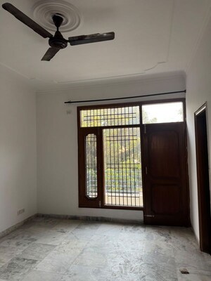 Room in 2 BHK Builder Floor at Sector 44 – for Rent