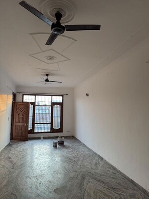 2 BHK Builder Floor For Rent in Sector 44