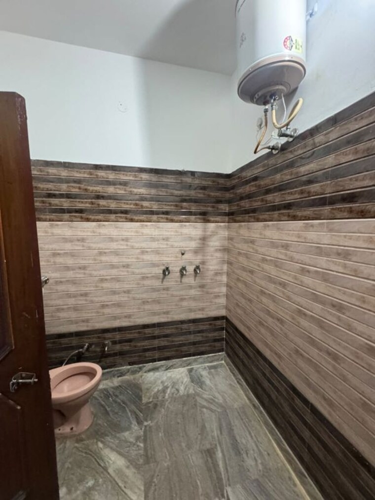 Bathroom, sector 44 2 Bedroom 1000 Sq.Ft. Builder Floor In Sector 44 Chandigarh 10768481