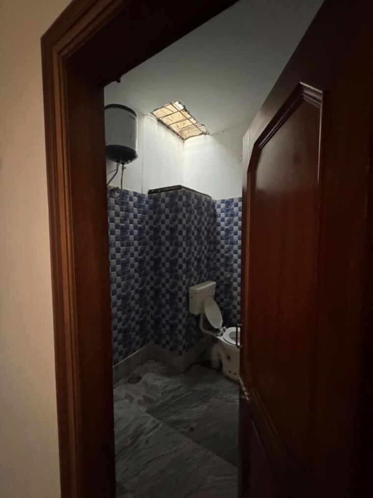 Bathroom, sector 44 2 Bedroom 1000 Sq.Ft. Builder Floor In Sector 44 Chandigarh 10768481