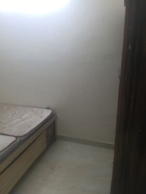 Room in 5 BHK Villa at Defence Colony – for Rent
