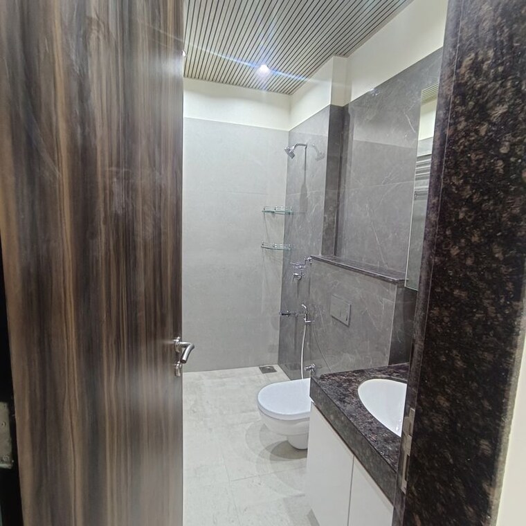 Bathroom, sheth-72-west 4 Bedroom 1800 Sq.Ft. Apartment In Andheri West Mumbai 10768601