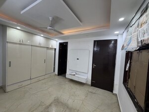 Room in 2 BHK Builder Floor at Patel Nagar – for Rent