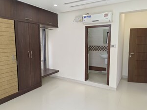 Room in 3 BHK Apartment at Legend Apartment Somajiguda, Somajiguda – for Rent