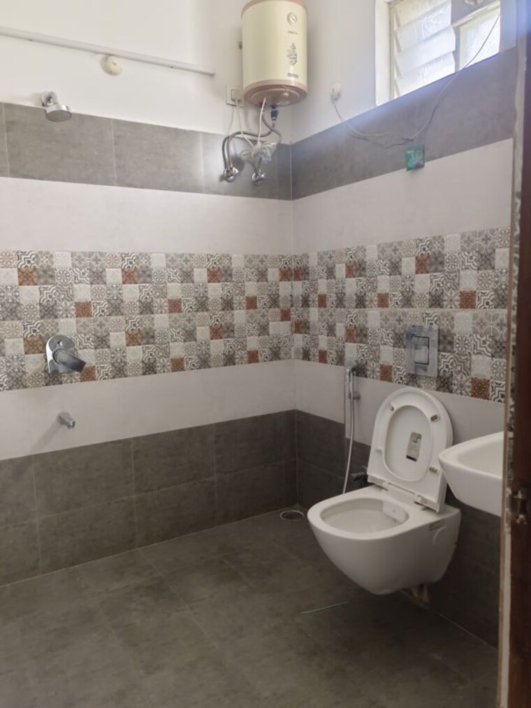 Bathroom, kingston-palace-begumpet 3 Bedroom 2650 Sq.Ft. Apartment In Begumpet Hyderabad 10765594